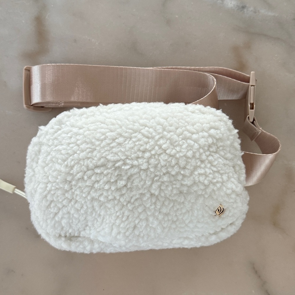 Apana Studio to street cozy sherpa belt bag fanny bag white cream beige OS NWOT - Picture 8 of 11